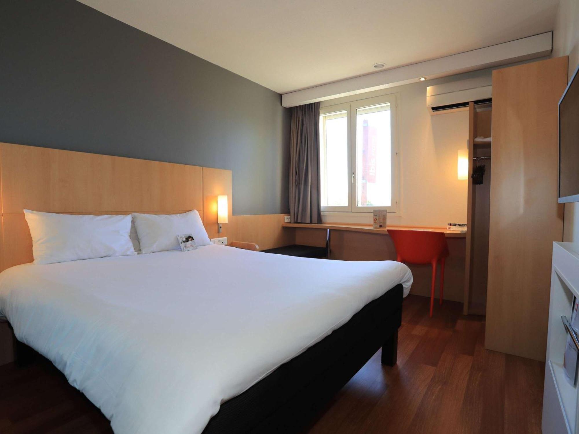 Ibis Aurillac Luaran gambar