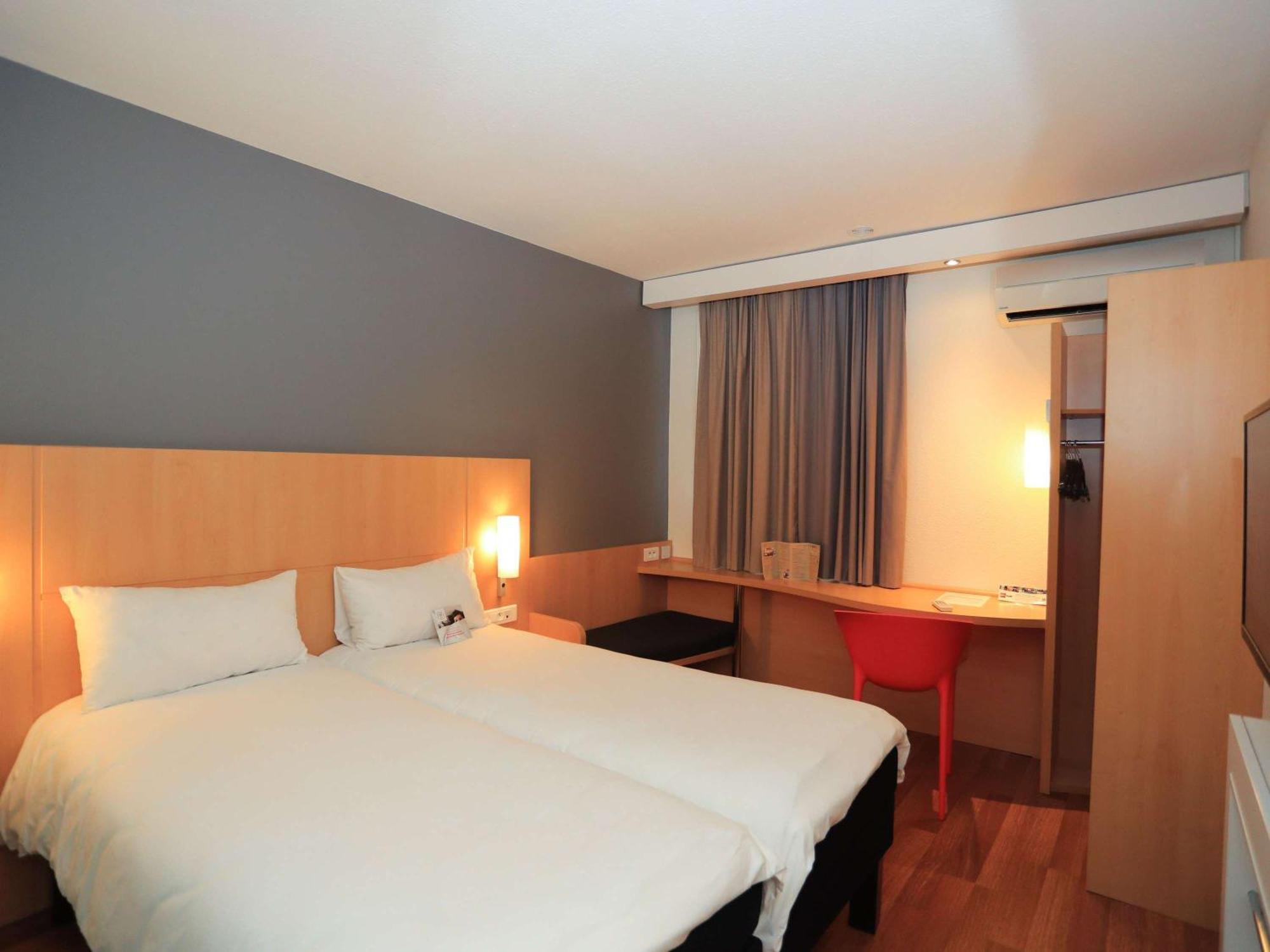 Ibis Aurillac Luaran gambar