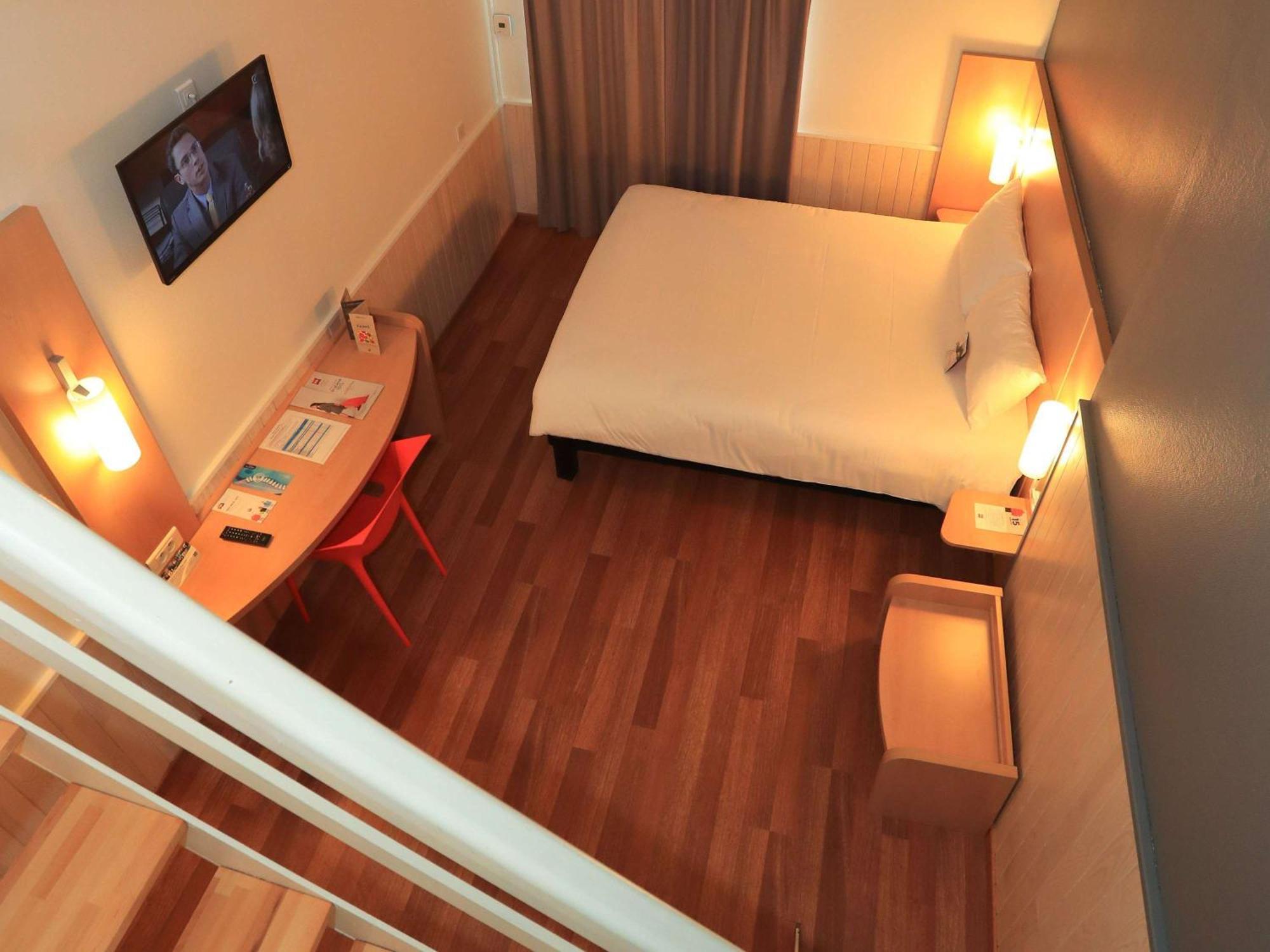 Ibis Aurillac Luaran gambar