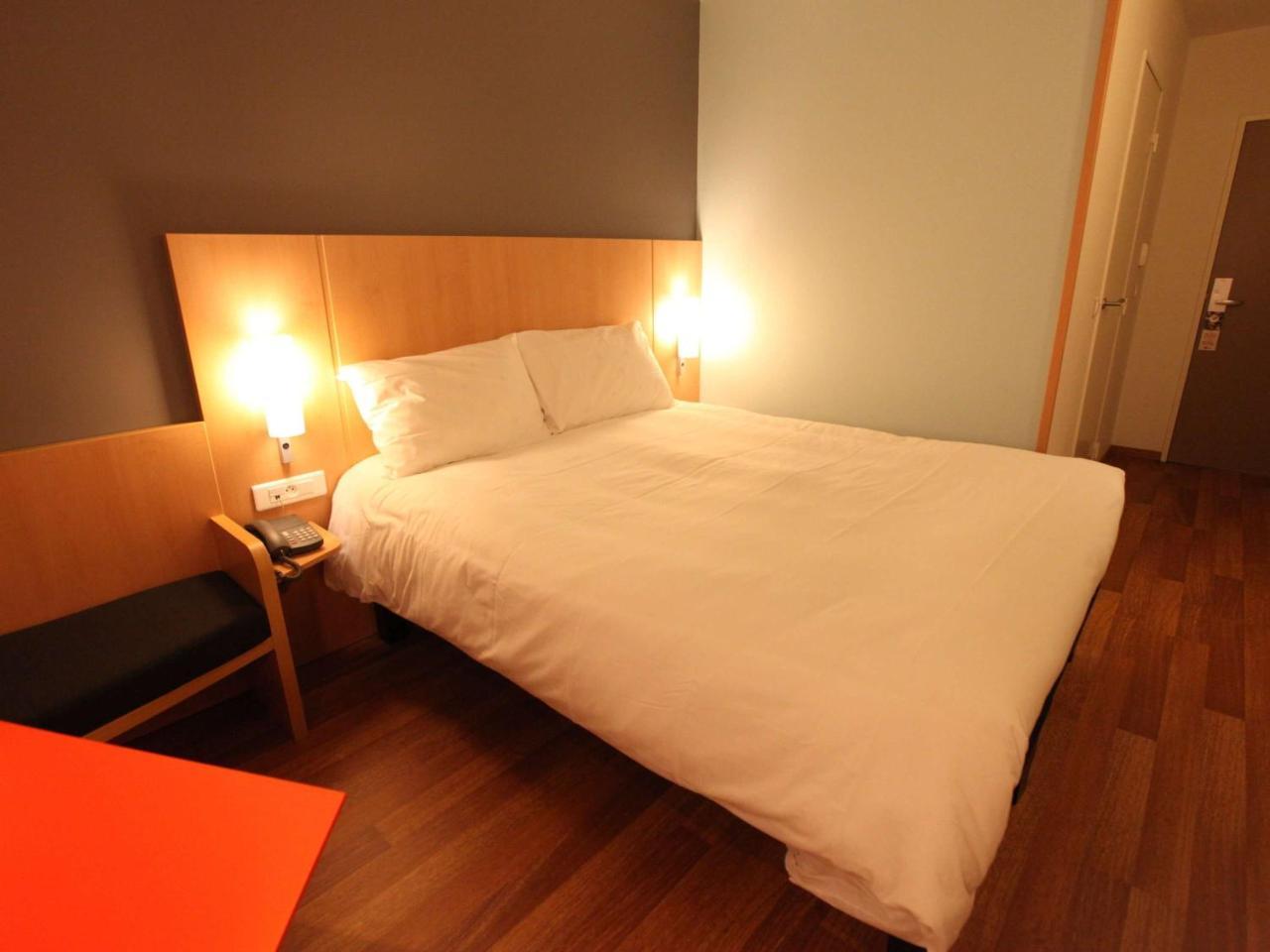 Ibis Aurillac Luaran gambar